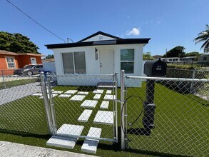 1794 NW 74th St in Miami, FL - Building Photo - Building Photo