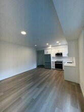 33820 S Fraser Way in Abbotsford, BC - Building Photo - Building Photo