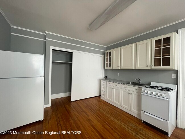 22 Wallace St-Unit -Apartment 2 in Red Bank, NJ - Building Photo - Building Photo
