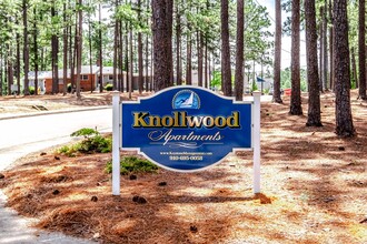 Knollwood Apartments in Southern Pines, NC - Building Photo - Building Photo