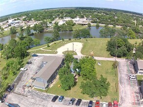 1209 Vance St in Taylor, TX - Building Photo - Building Photo