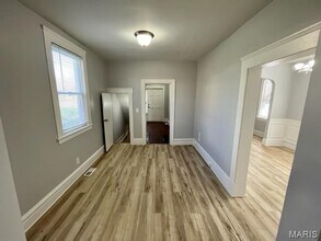 7148 Kensington Ave in Maplewood, MO - Building Photo - Building Photo