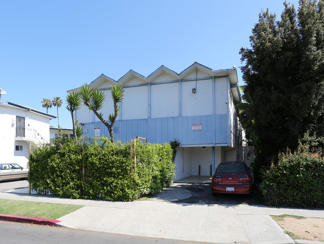 North Gardens Apartments in Los Angeles, CA - Building Photo - Building Photo