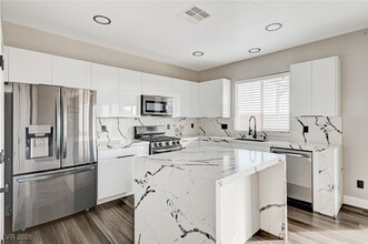 6409 Wild Chive Ave in Las Vegas, NV - Building Photo - Building Photo