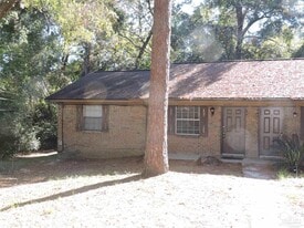 5099 Yacht Harbor Cir in Pensacola, FL - Building Photo