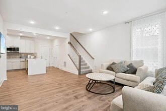 55 Silverway Dr, Unit GS-105 in Herndon, VA - Building Photo - Building Photo