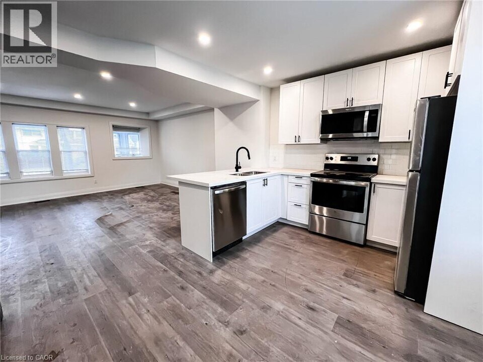 13 Gibson Ave in Hamilton, ON - Building Photo