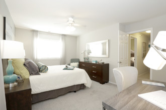 Windsor Estate Apartments in Bloomingdale, IL - Building Photo - Interior Photo