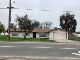 16385 N D St in Madera, CA - Building Photo