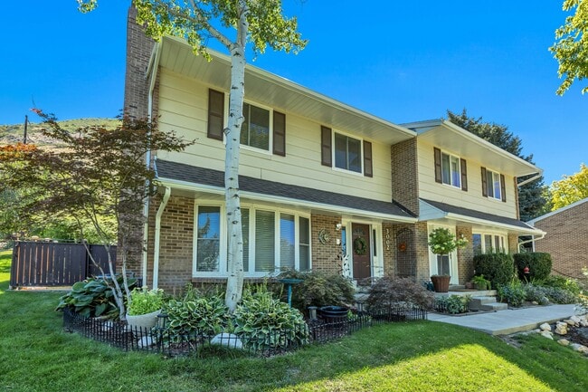 property at 3002 E Casto Ln