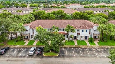 2577 SW 82nd Ave in Miramar, FL - Foto de edificio - Building Photo