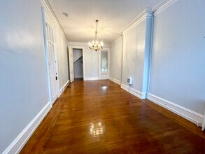 1015 DeKalb St, Unit 1 in Norristown, PA - Foto de edificio - Building Photo