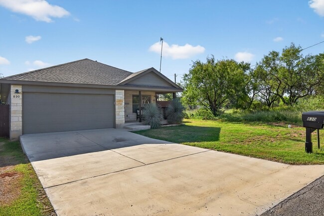 830 Cypress Ln in Cottonwood Shores, TX - Building Photo - Building Photo