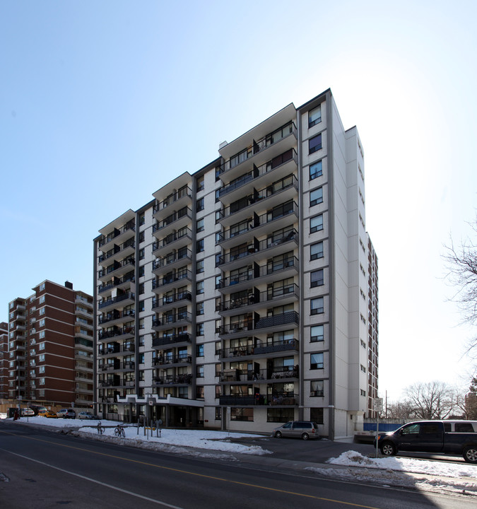 Park South Apartments in Toronto, ON - Building Photo