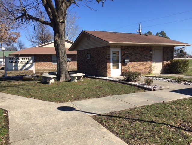 Peach Tree Apartments in Campbell, MO - Building Photo