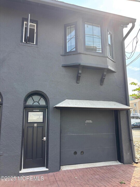 165 Bay Ave in Highlands, NJ - Building Photo