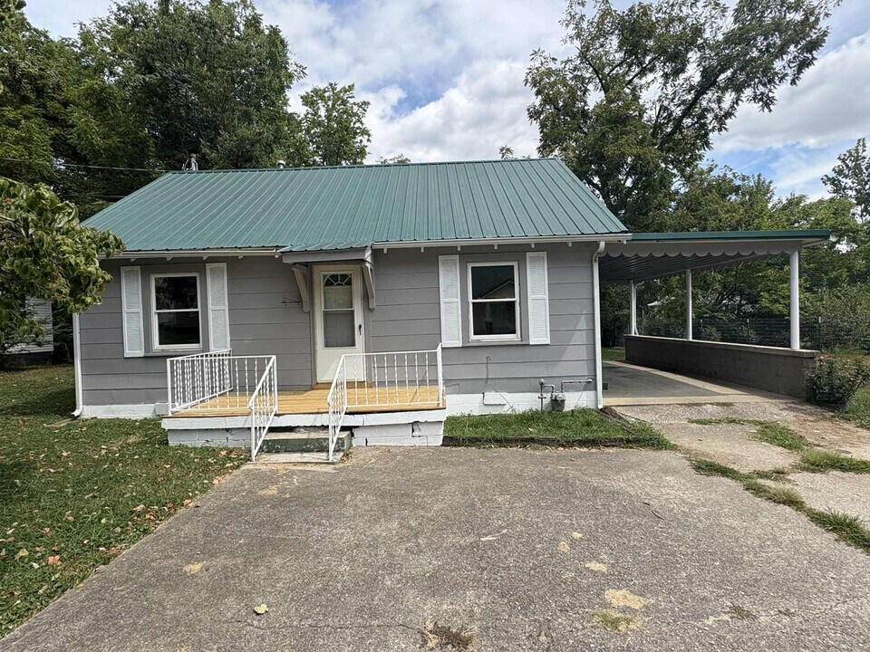 105 Rachel Ct in Glasgow, KY - Building Photo