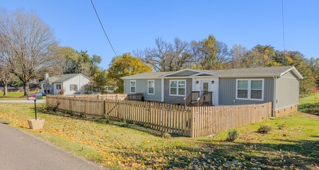 218 Lindy Dr in Knoxville, TN - Foto de edificio - Building Photo