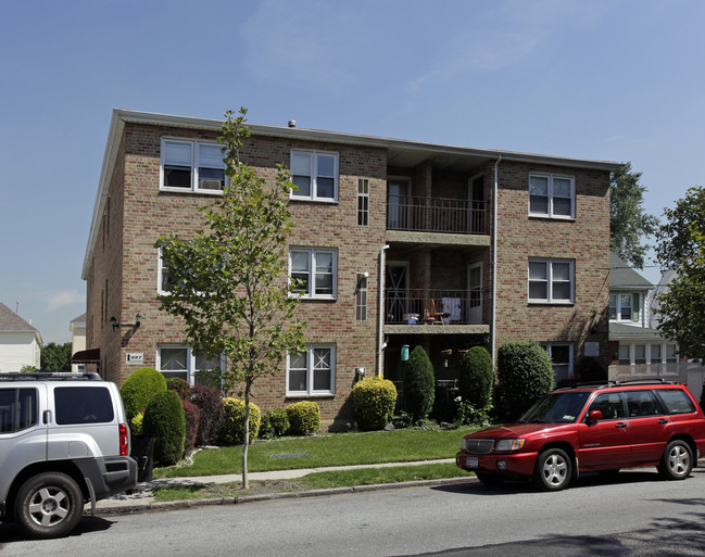 227 Buel Ave in Staten Island, NY - Foto de edificio - Building Photo