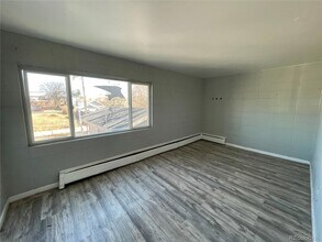 1590 Clinton St, Unit 106 in Aurora, CO - Foto de edificio - Building Photo