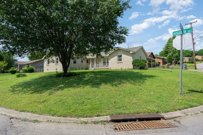 3817 Augusta Dr in Nashville, TN - Building Photo - Building Photo