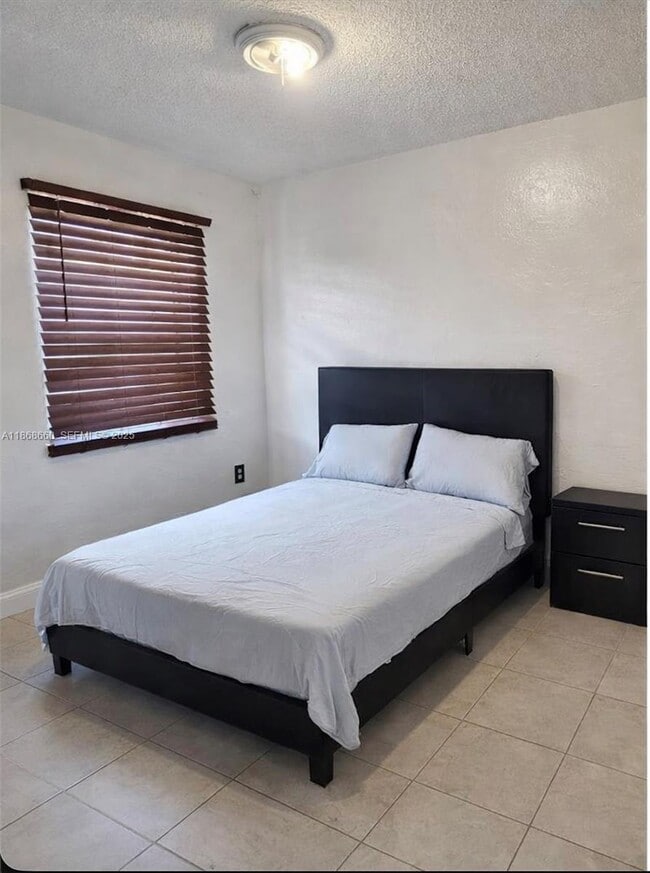 715 NW 7th Ave in Hallandale Beach, FL - Building Photo - Building Photo