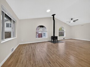 5502 NE 10th St in Renton, WA - Building Photo - Building Photo