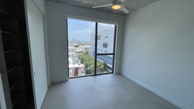 1951 NW 2nd Ct, Unit B7 in Miami, FL - Foto de edificio - Building Photo