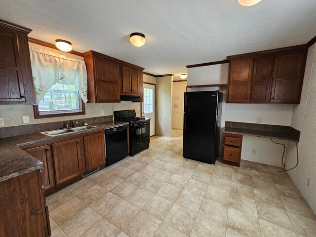 24 Evergreen Ln in Weedsport, NY - Building Photo - Building Photo