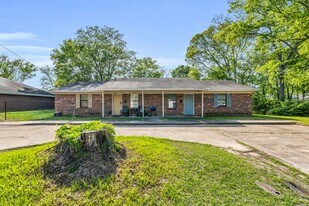 503 Cromwell St, Unit 503 in West Point, MS - Building Photo