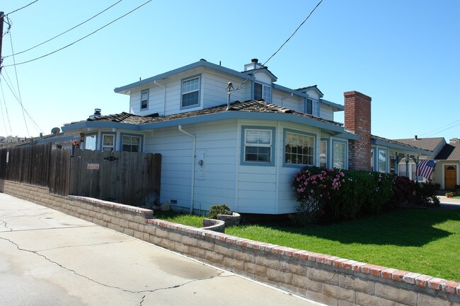 239 Clay St in Salinas, CA - Foto de edificio - Building Photo