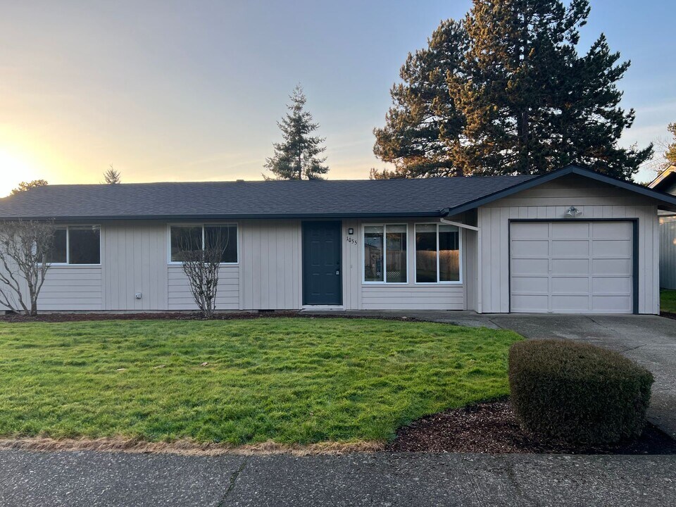 1055 SE Villard St in McMinnville, OR - Building Photo