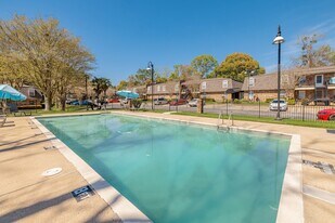 Heron Lakes Apartments in Mobile, AL - Building Photo