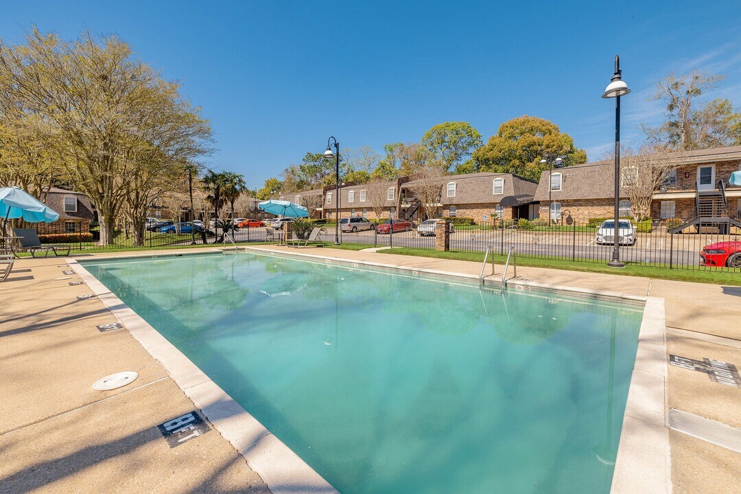 Heron Lakes Apartments in Mobile, AL - Foto de edificio