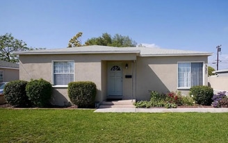327 E Collins Ave in Orange, CA - Building Photo