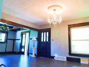 823 Bloomfield Ave in Akron, OH - Building Photo - Building Photo