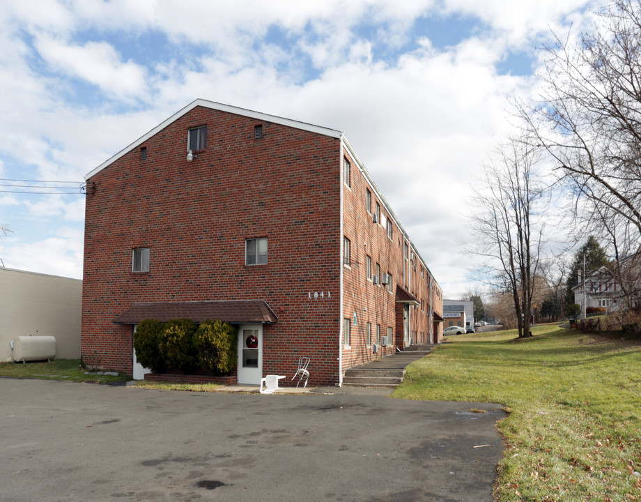 1841 Davisville Rd in Willow Grove, PA - Building Photo