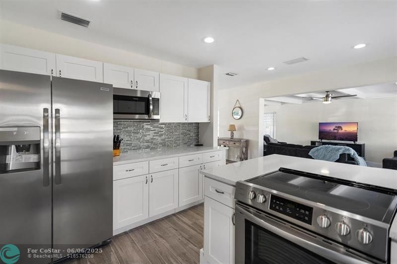 2501 NE 12th St in Pompano Beach, FL - Building Photo