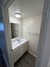 43711 Challenger Way in Lancaster, CA - Building Photo - Building Photo