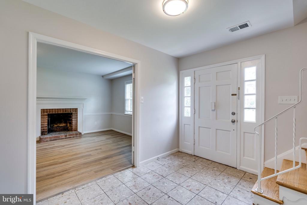 9808 Brixton Ln in Bethesda, MD - Building Photo