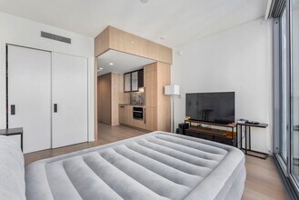 1000 Auahi St, Unit 733 in Honolulu, HI - Building Photo - Building Photo