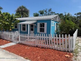 2179 Pineapple Ave, Unit 1 in Melbourne, FL - Building Photo