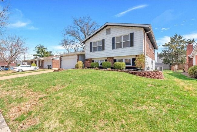 5372 Chatfield Dr in St. Louis, MO - Building Photo - Building Photo