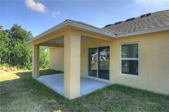 9125 101st Ave in Vero Beach, FL - Foto de edificio - Building Photo
