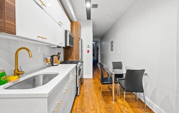 677 Grove St in Jersey City, NJ - Building Photo - Building Photo