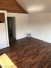 1251 N Copper Creek Rd-Unit -Unit 1 in Wasilla, AK - Building Photo - Building Photo