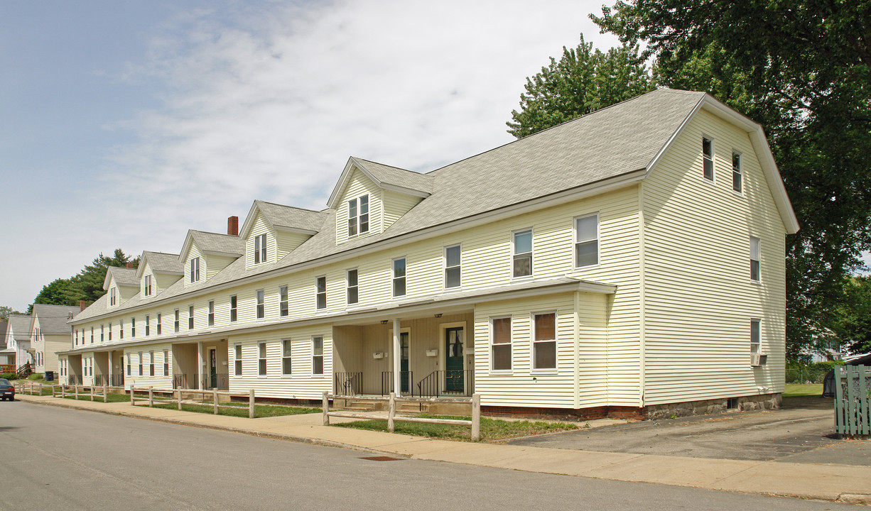 18-30 Gillis St in Nashua, NH - Building Photo