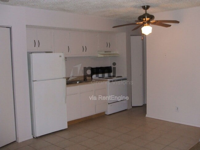 465 E Main St in Warrensburg, IL - Building Photo - Building Photo