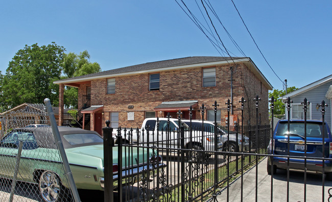 1318 S Meadow St in Metairie, LA - Foto de edificio - Building Photo