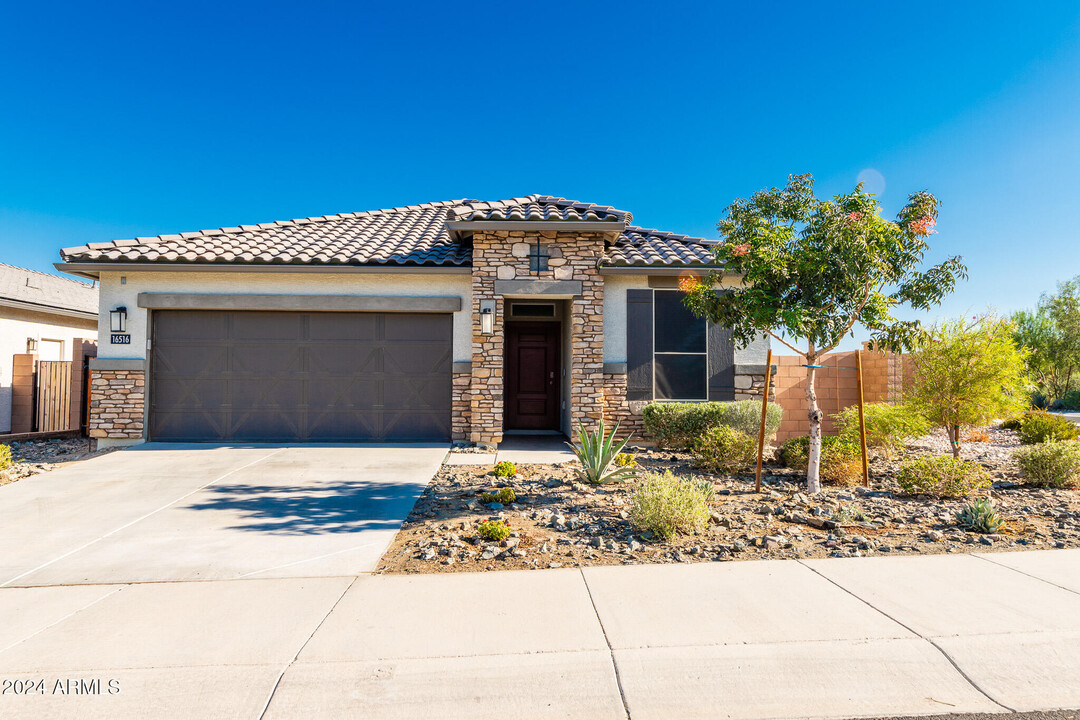 16516 W Pedro Ln in Goodyear, AZ - Foto de edificio